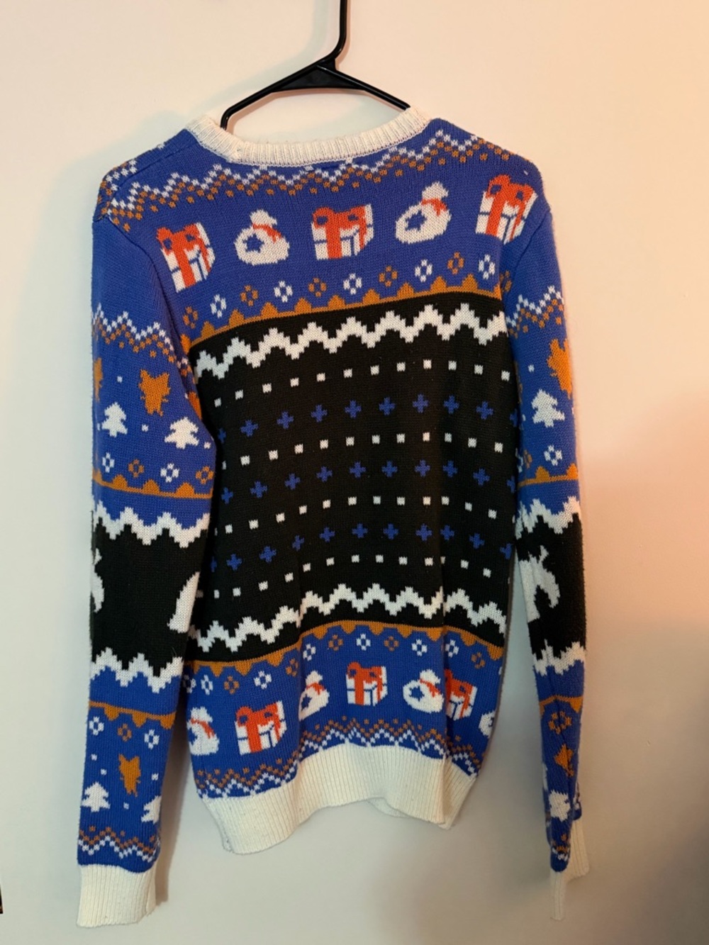 Nintendo Blue Crewneck Sweater with Character Motif - Picture 5 of 5